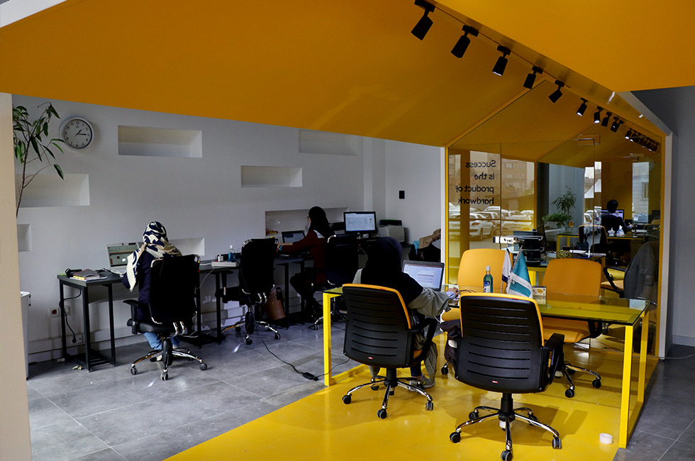 شتابدهنده آویا