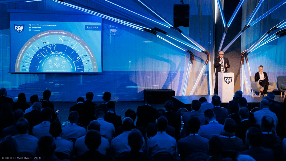 هدف این اکوسیستم ارائه یک پورتفولیو کامل و منسجم از راه‌حل‌های پهپادی است که به‌راحتی در سیستم‌های جنگی قابل ادغام باشد و طیف کامل "پهپادهای تماس" – از نانو پهپادها تا پهپادهای Medium Altitude Long Endurance (MALE) – را که برای سطوح تاکتیکی نیروهای ز