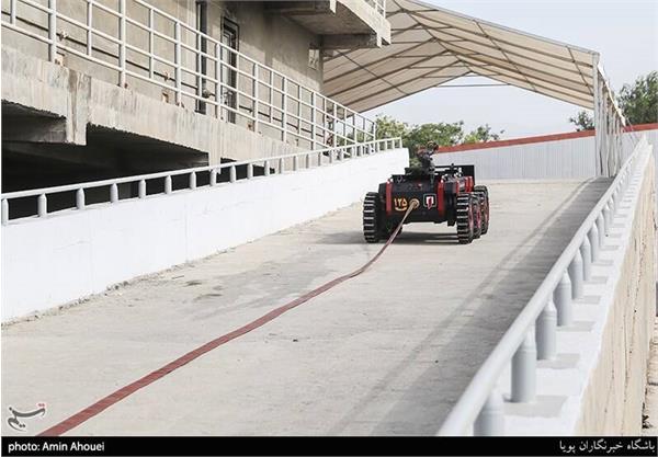 رونمایی از ربات اطفاء کننده حریق ایرانی با ظرفیت پمپاژ 3هزار لیتر آب و کف در دقیقه 2