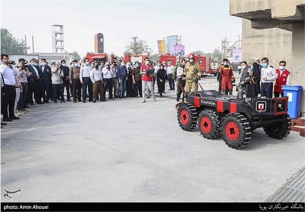 رونمایی از ربات اطفاء کننده حریق ایرانی با ظرفیت پمپاژ 3هزار لیتر آب و کف در دقیقه 4