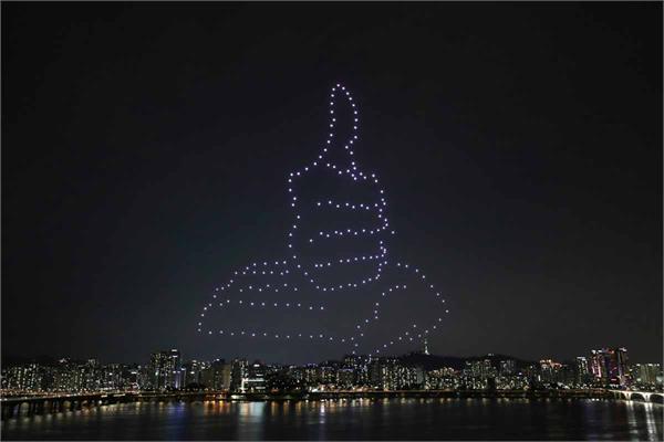 آموزش پیام های پشگیری و مقابله با کروناویروس توسط صدها پهپاد سئول کره جنوبی 5