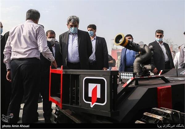 رونمایی از ربات اطفاء کننده حریق ایرانی با ظرفیت پمپاژ 3هزار لیتر آب و کف در دقیقه 3