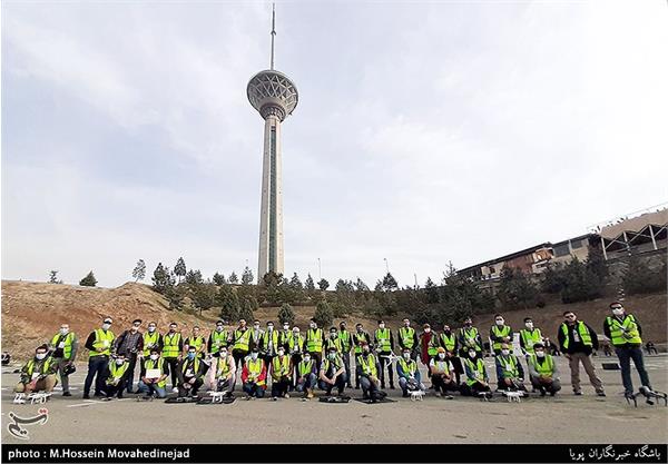 پرواز پهپادها در برج میلاد تهران 22 بهمن 1399 16