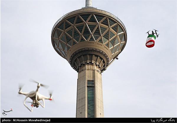 پرواز پهپادها در برج میلاد تهران 22 بهمن 1399 18