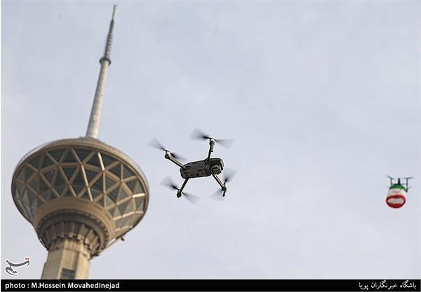 پرواز پهپادها در برج میلاد تهران 22 بهمن 1399 22